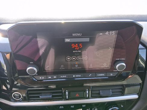 Used 2024 Nissan Pathfinder SV image 18