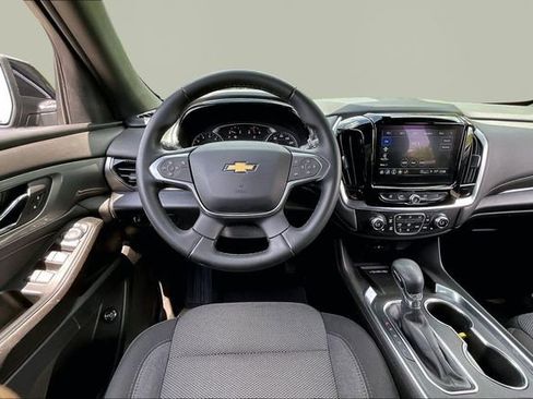 Used 2023 Chevrolet Traverse LT FWD image 8