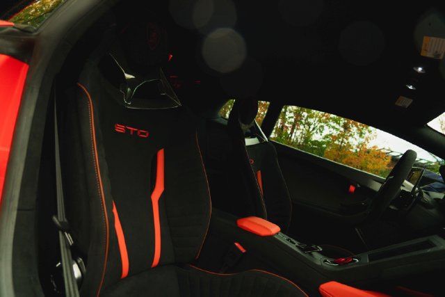 Used 2022 Lamborghini Huracan STO RWD image 44