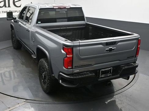 Used 2024 Chevrolet Silverado 2500 ZR2 w/ Technology Package image 56