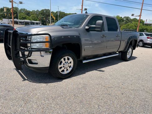 Used 2014 Chevrolet Silverado 2500 LT w/ Interior Plus Package AWD/4WD image 15
