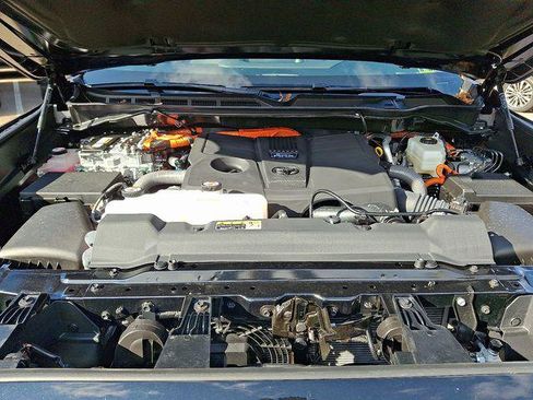 Certified 2025 Toyota Sequoia Platinum w/ TRD Off-Road Package image 27