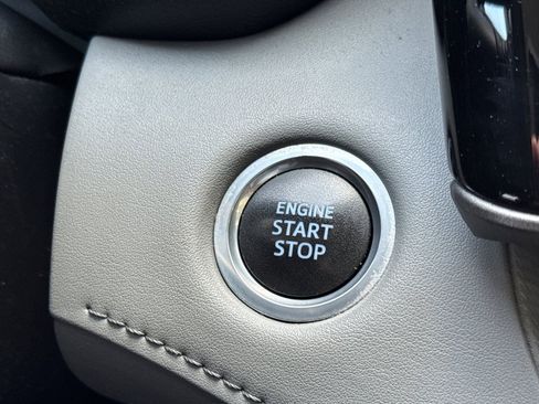 Certified 2020 Toyota Highlander LE image 29