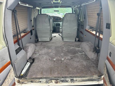 Used 2000 Ford E-150 and Econoline 150 image 16