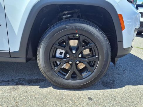 New 2025 Jeep Grand Cherokee L Altitude image 11