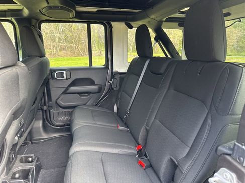 Used 2021 Jeep Wrangler Unlimited Sahara image 11