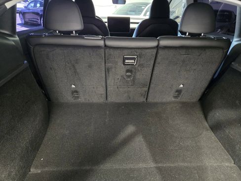 Used 2024 Tesla Model Y Performance image 10