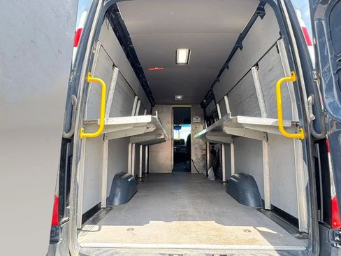 Used 2021 Mercedes-Benz Sprinter 2500 image 9