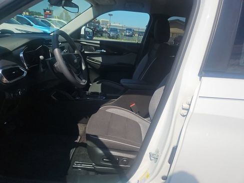 Used 2023 Chevrolet TrailBlazer LT FWD image 10
