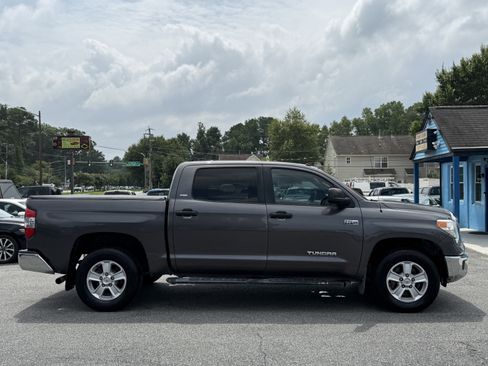 Used 2016 Toyota Tundra SR5 w/ SR5 Upgrade Package image 5