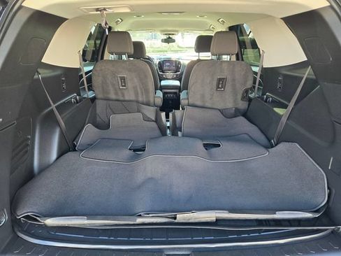 Used 2020 Chevrolet Traverse LT w/ Driver Confidence II Package AWD/4WD image 9