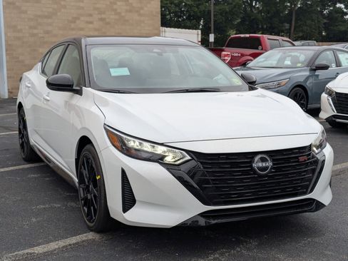 New 2025 Nissan Sentra SR w/ Midnight Edition image 6