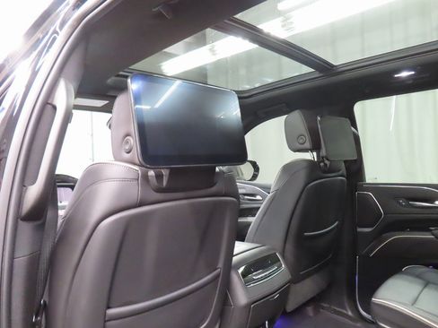 Used 2023 Cadillac Escalade ESV Sport image 11