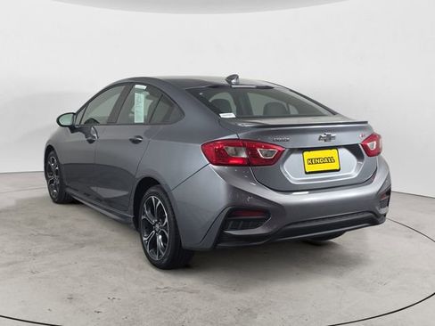 Used 2019 Chevrolet Cruze LT w/ Convenience Package FWD image 3