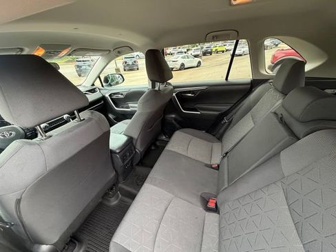 Used 2020 Toyota RAV4 XLE FWD image 9
