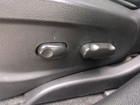 Used 2022 Chevrolet Trax LT w/ Driver Confidence Package image 18