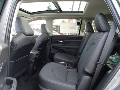 New 2026 Toyota Grand Highlander Platinum image 13