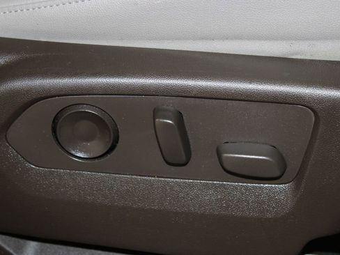 Used 2021 Chevrolet Tahoe Z71 w/ Z71 Off-Road Package image 27