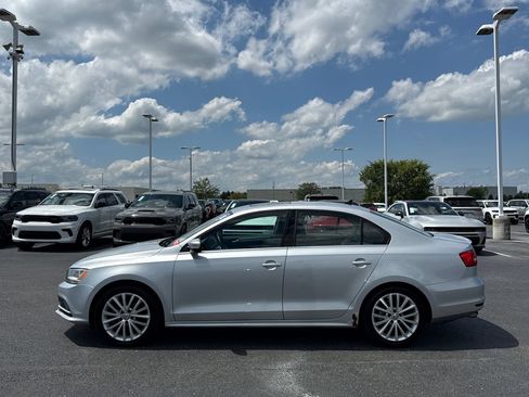 Used 2015 Volkswagen Jetta SE FWD image 6