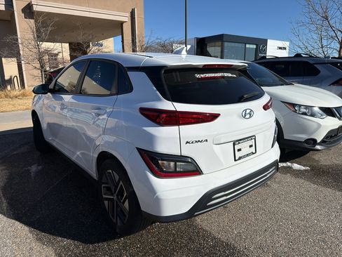 Used 2023 Hyundai Kona SE image 2
