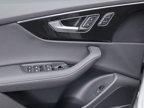 Used 2025 Audi Q8 Premium Plus w/ Premium Plus Package image 25