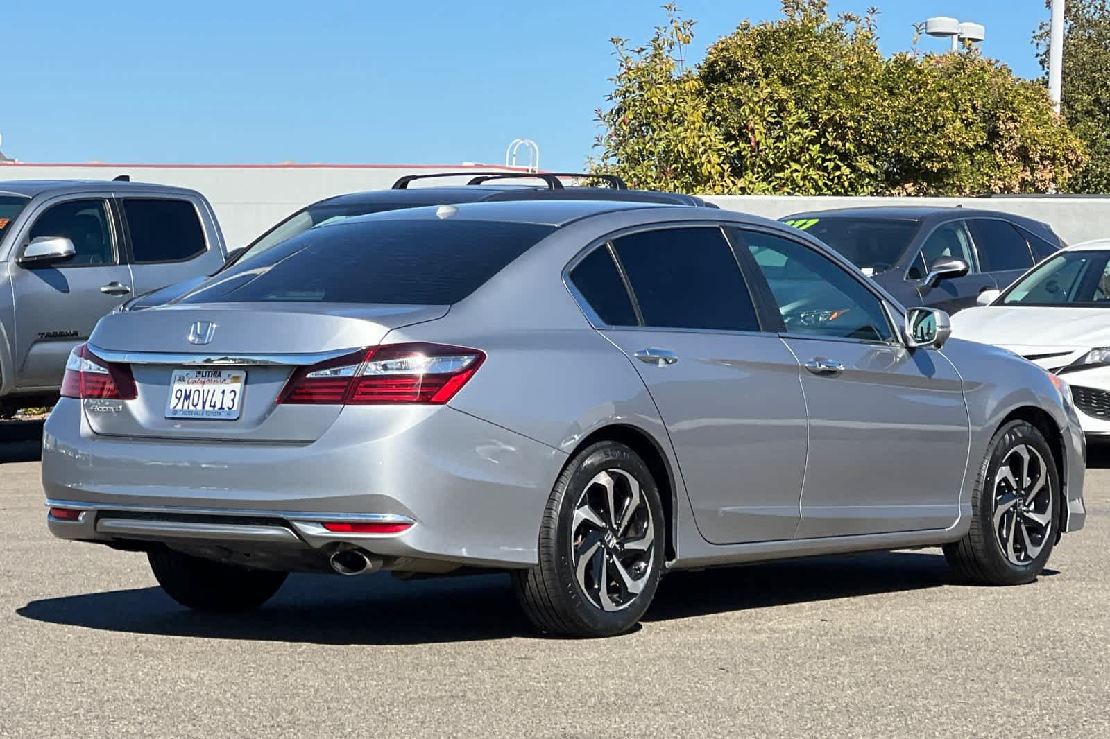 Used 2017 Honda Accord EX-L image 2