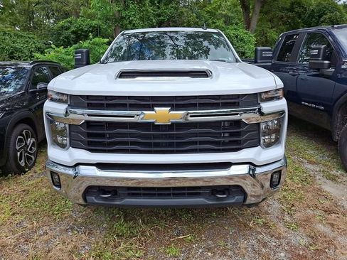 Used 2025 Chevrolet Silverado 2500 LT w/ Convenience Package AWD/4WD image 2