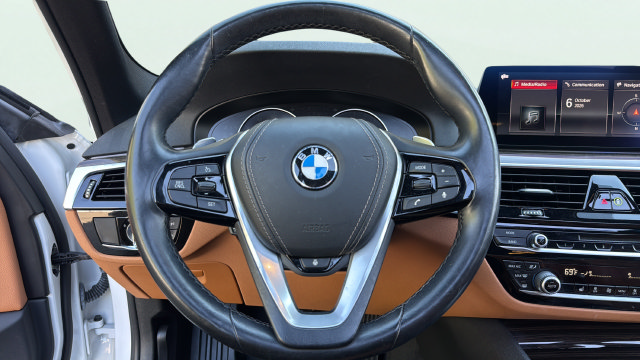 Used 2019 BMW 530e w/ Convenience Package RWD image 17