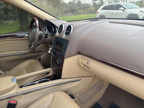 Used 2012 Mercedes-Benz GL 550 4MATIC image 24