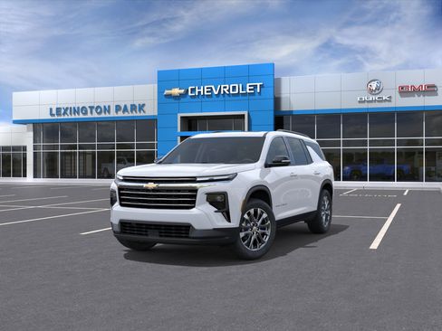 New 2026 Chevrolet Traverse LT image 8