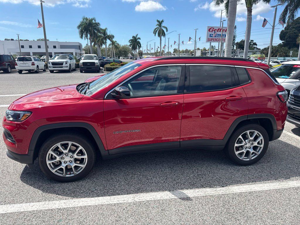 Used 2023 Jeep Compass Latitude AWD/4WD image 15