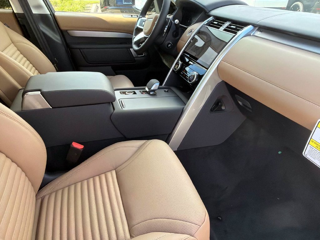 New 2026 Land Rover Discovery Limited Edition AWD/4WD image 10