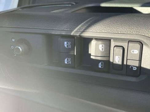 New 2026 Jeep Compass Latitude image 9