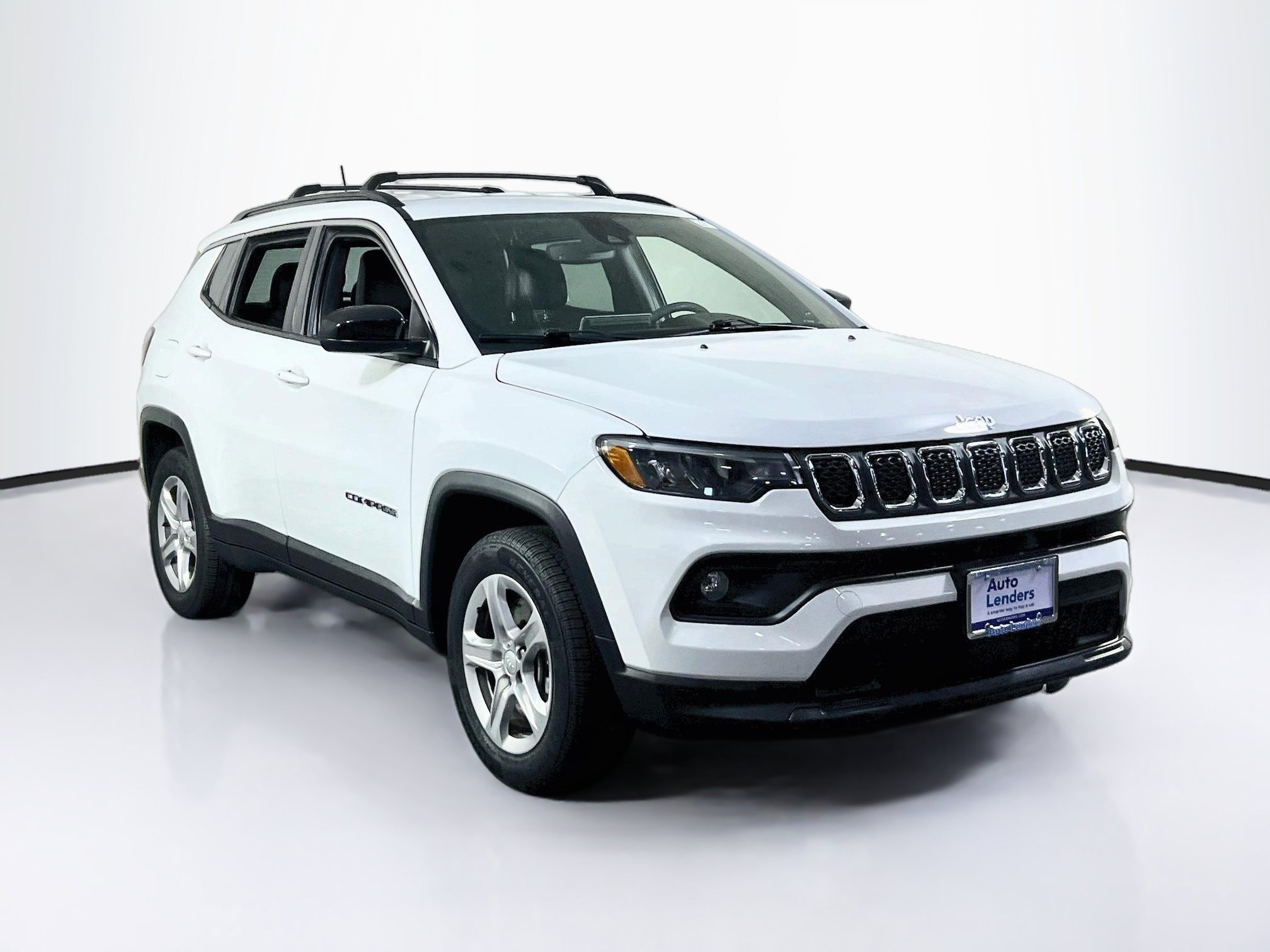 Used 2023 Jeep Compass Latitude w/ Convenience Group AWD/4WD image 3