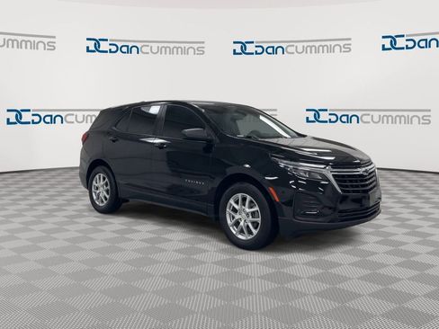 Used 2023 Chevrolet Equinox LS image 2