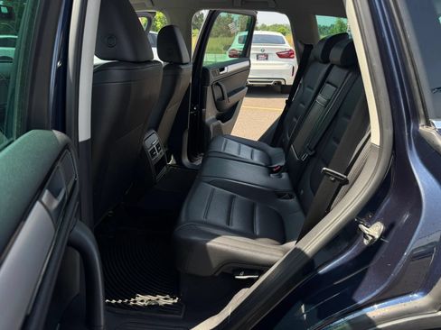 Used 2014 Volkswagen Touareg Sport AWD/4WD image 15