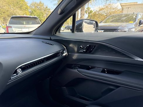 Used 2025 Cadillac Lyriq Luxury image 25