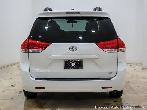 Used 2011 Toyota Sienna LE image 6