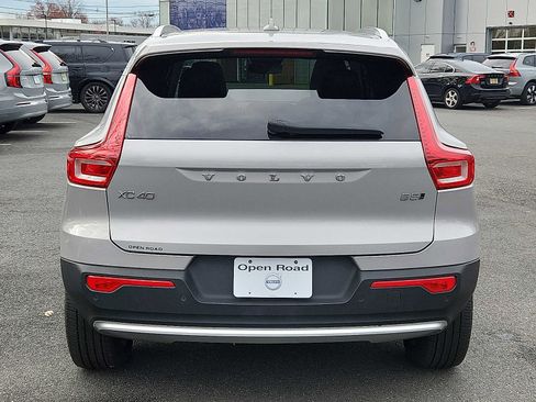 Certified 2023 Volvo XC40 B5 Plus w/ Protection Package Premier image 5