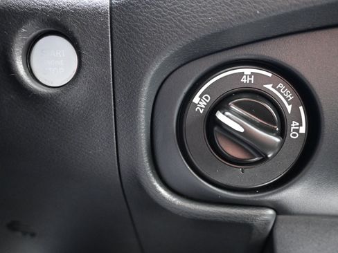 Used 2022 Nissan Frontier SV w/ Technology Package image 29