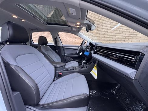 New 2025 Volkswagen Jetta SE image 10