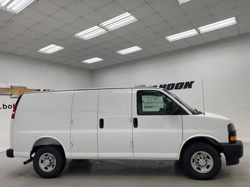 New 2025 Chevrolet Express 2500 Work Van w/ Driver Convenience Package image 4
