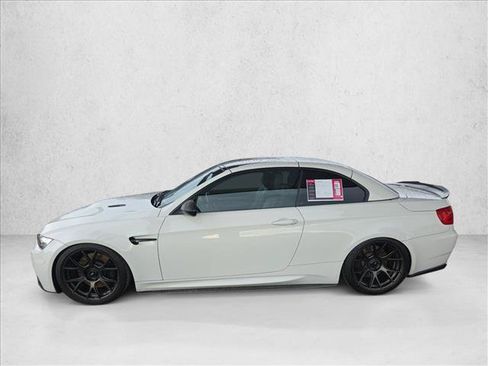 Used 2011 BMW M3 Convertible RWD image 2