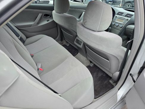 Used 2011 Toyota Camry LE image 22