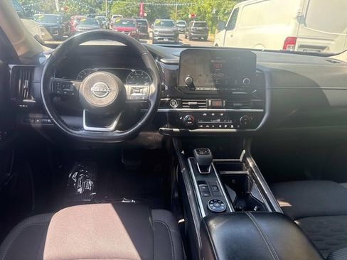 Used 2022 Nissan Pathfinder SV image 14