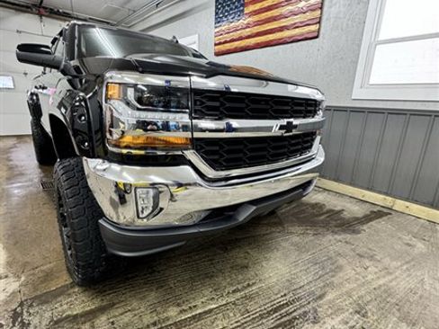 Used 2018 Chevrolet Silverado 1500 LT w/ All Star Edition image 3