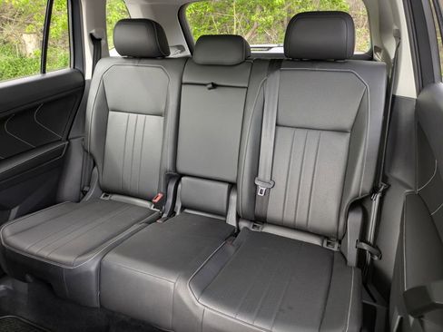 Used 2023 Volkswagen Tiguan SE AWD/4WD image 29