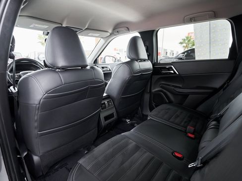 Used 2024 Mitsubishi Outlander SE image 24