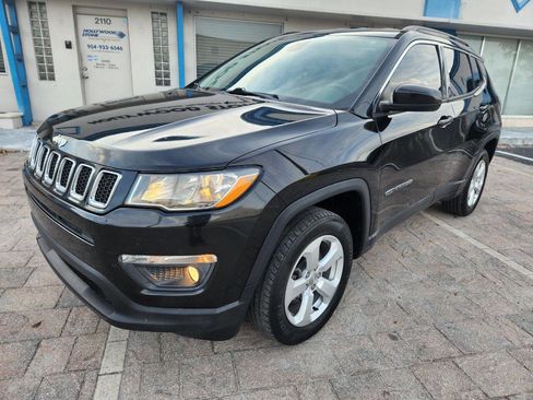 Used 2019 Jeep Compass Latitude w/ Popular Equipment Group AWD/4WD image 2