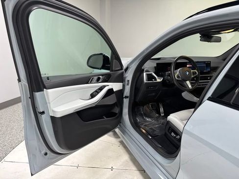 Used 2026 BMW X5 xDrive40i AWD/4WD image 11